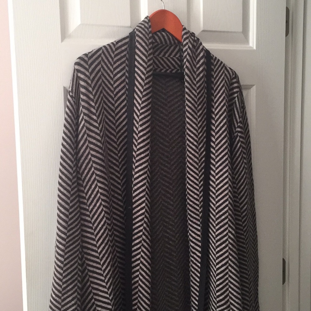 Ann Taylor Black and White Chevron Open Cardigan
